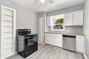 304 E 22nd St, Bryan, TX 77803 - Photo 4