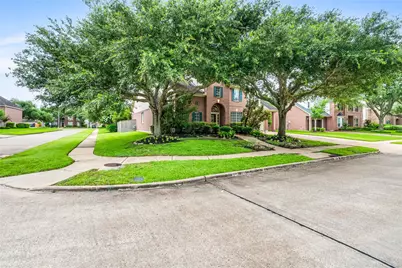 7914 Chianti Court, Sugar Land, TX 77479 - Photo 4