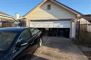 11820 Spring Grove Dr, Houston, TX 77099 - Photo 2