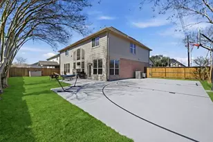 8126 Buffalo Springs Ct, Sugar Land, TX 77479 - Photo 2