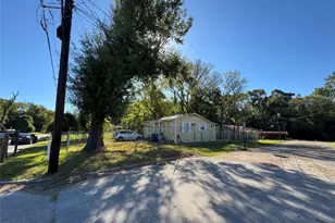 915 Martin Luther King Dr, Livingston, TX 77351 - Photo 4