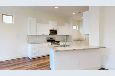 155 Benjis Place, The Woodlands, TX 77380 - Photo 10