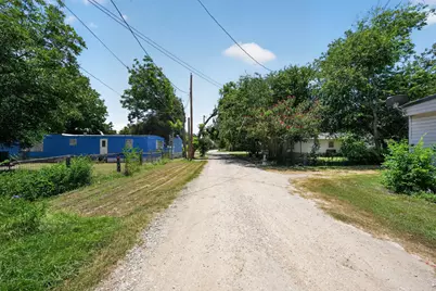 105 S Broadway Street, Thorndale, TX 76577 - Photo 8