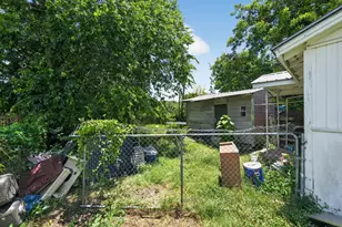 105 S Broadway St, Thorndale, TX 76577 - Photo 4