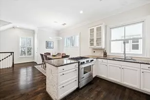 126 Oak Pl Dr, Houston, TX 77006 - Photo 10