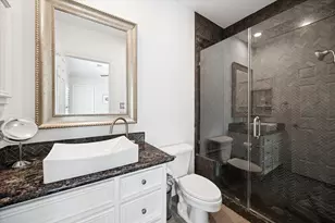 126 Oak Pl Dr, Houston, TX 77006 - Photo 18