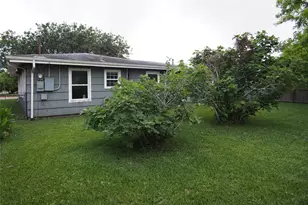 112 Tuna St, Galveston, TX 77550 - Photo 8