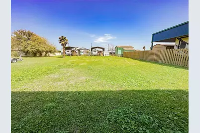 1032 N Selwyn Rd, Crystal Beach, TX 77650 - Photo 24