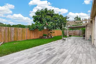 13719 Saxony Dr, Sugar Land, TX 77498 - Photo 48