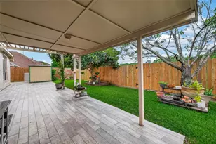 13719 Saxony Dr, Sugar Land, TX 77498 - Photo 44