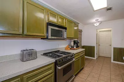 820 Enfield Lane, Beaumont, TX 77707 - Photo 12