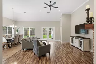 199 Kings Point St, Conroe, TX 77356 - Photo 12