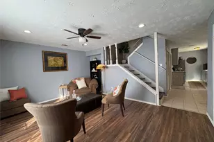 17119 Blackhawk Blvd, Friendswood, TX 77546 - Photo 2