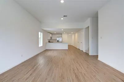 9910 Oakheath Bluff Drive, Baytown, TX 77521 - Photo 4