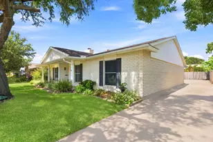 3002 Beluche Dr, Galveston, TX 77551 - Photo 2