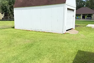 1410 S Dance Dr, West Columbia, TX 77486 - Photo 10