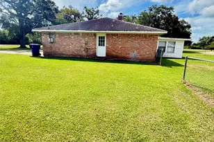 1410 S Dance Dr, West Columbia, TX 77486 - Photo 4