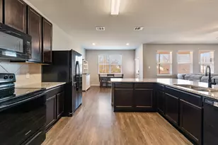 992 Crossing Dr, Bryan, TX 77803 - Photo 6