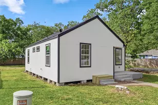 300 Hafer St, Baytown, TX 77520 - Photo 4