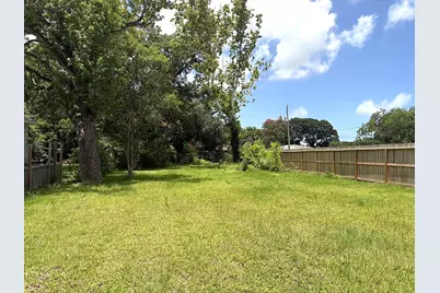 2930 3rd Avenue N, Texas City, TX 77590 - Photo 2