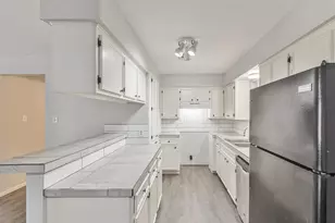 1204 S Holly Ave, Cleveland, TX 77327 - Photo 8