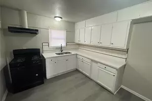 6139 Belcrest St, Houston, TX 77033 - Photo 2