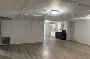 6139 Belcrest St, Houston, TX 77033 - Photo 4