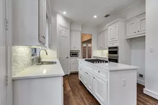 2525 Nantucket Dr, Houston, TX 77057 - Photo 14