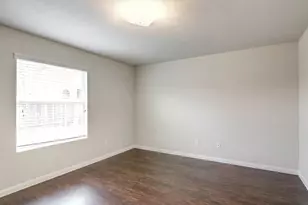 5627 Post Oak Manor Dr, Houston, TX 77085 - Photo 8