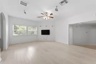 58 N Scribewood Cir, The Woodlands, TX 77382 - Photo 18