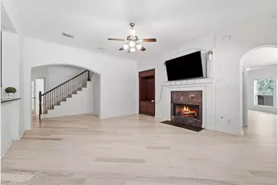 58 N Scribewood Circle, The Woodlands, TX 77382 - Photo 8