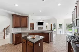 58 N Scribewood Cir, The Woodlands, TX 77382 - Photo 10