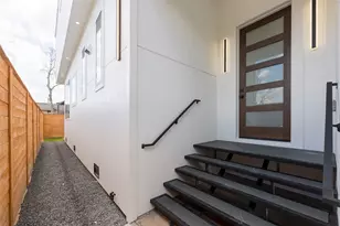 1122 E 27th St, Houston, TX 77009 - Photo 2