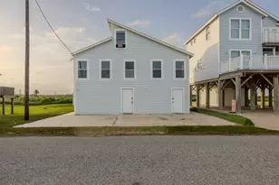 207 Beach Front Dr, Matagorda, TX 77457 - Photo 1