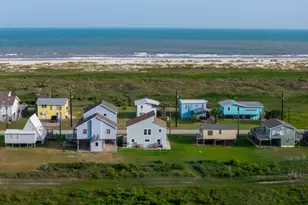 207 Beach Front Dr, Matagorda, TX 77457 - Photo 2