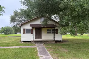 638 W Leblanc St, Winnie, TX 77665 - Photo 1