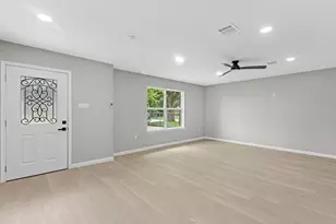 5039 Briscoe St, Houston, TX 77033 - Photo 4