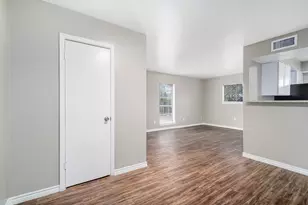 1303 S 2nd St, Conroe, TX 77301 - Photo 4