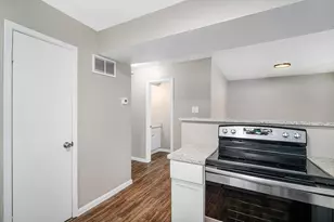 1303 S 2nd St, Conroe, TX 77301 - Photo 6