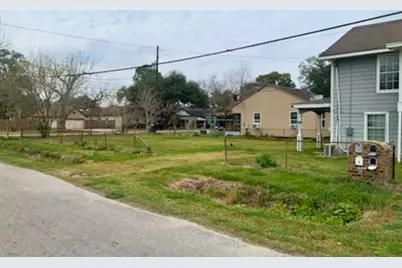 245 E Pipkin Street #C, Beaumont, TX 77705 - Photo 4