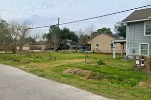 245 E Pipkin St, Beaumont, TX 77705 - Photo 4