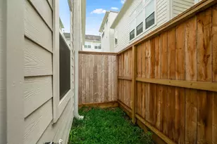 726 Carriage Knls Dr, Houston, TX 77008 - Photo 36