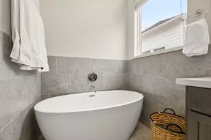 726 Carriage Knls Dr, Houston, TX 77008 - Photo 24