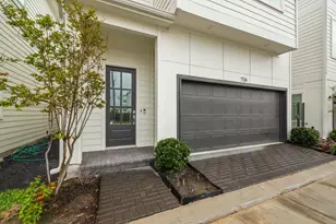 726 Carriage Knls Dr, Houston, TX 77008 - Photo 2