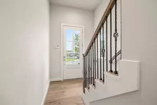 726 Carriage Knls Dr, Houston, TX 77008 - Photo 4