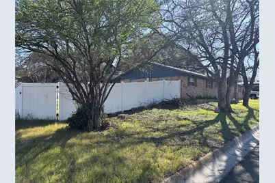 708 W Avenue A, Lampasas, TX 76550 - Photo 12