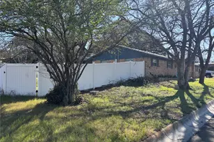 708 W Ave A, Lampasas, TX 76550 - Photo 12