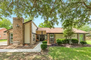 54 Royal Oak Cir, Lake Jackson, TX 77566 - Photo 1