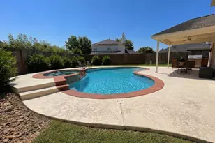 2409 Deerwood Ct, Katy, TX 77493 - Photo 2