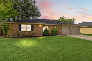 9735 Kemp Forest Dr, Houston, TX 77080 - Photo 2
